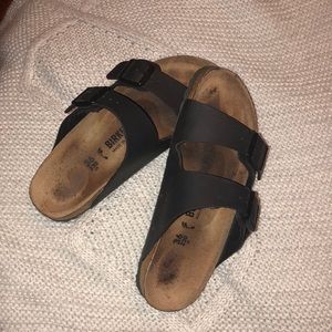 Black Arizona Birkenstock’s